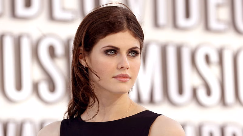 HD-wallpaper-cute-alexandra-daddario-with-gray-eyes-alexandra-daddario