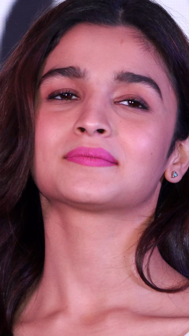 HD-wallpaper-cute-alia-bhatt-celebrity-bollywood-indian-actress-beautiful-alia-bhatt