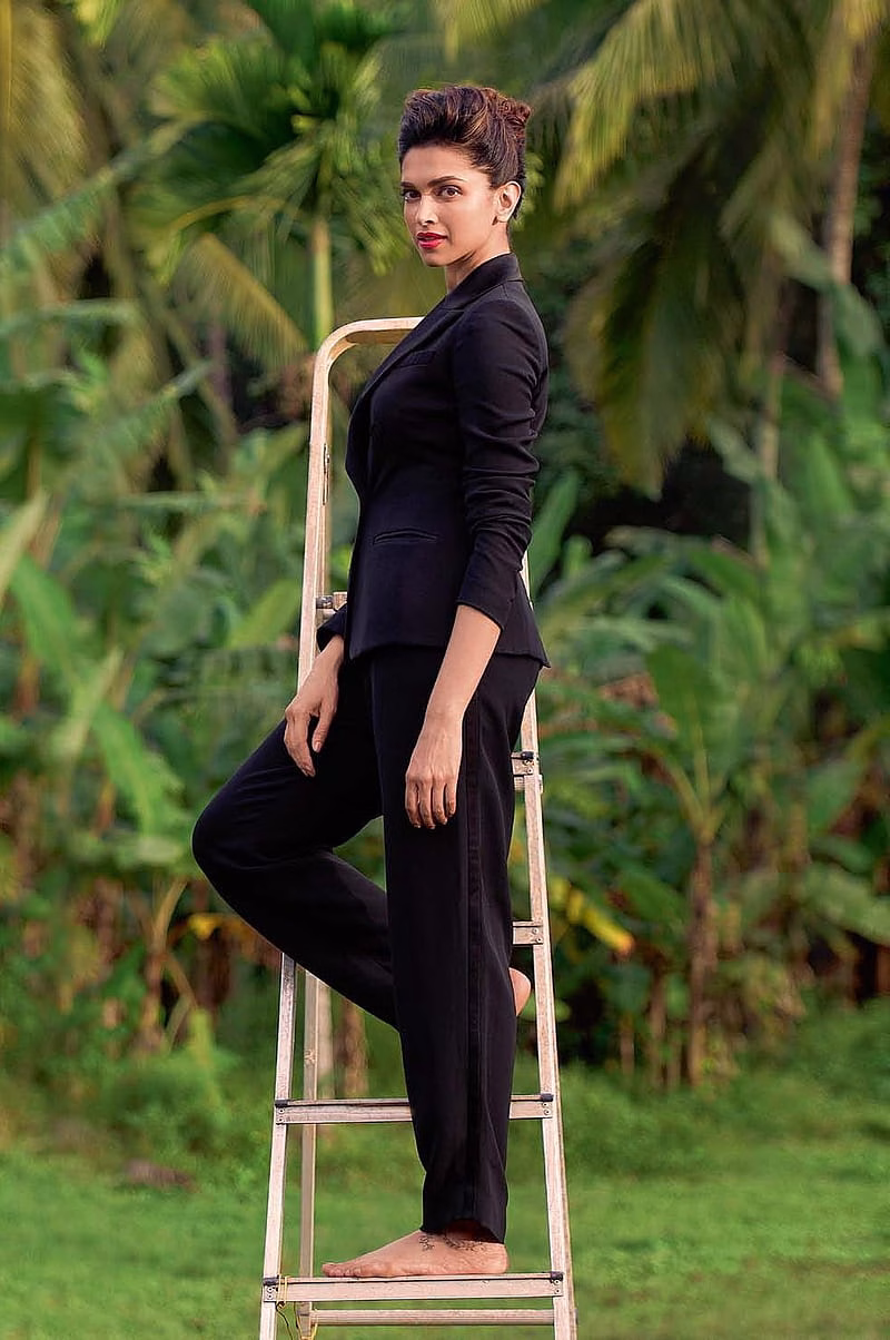 HD-wallpaper-deepika-padukone-actress-apple-bollywood-diva-iphone-new