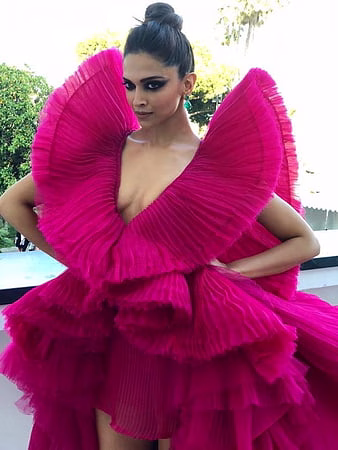HD-wallpaper-deepika-padukone-actress-bollywood-thumbnail-3