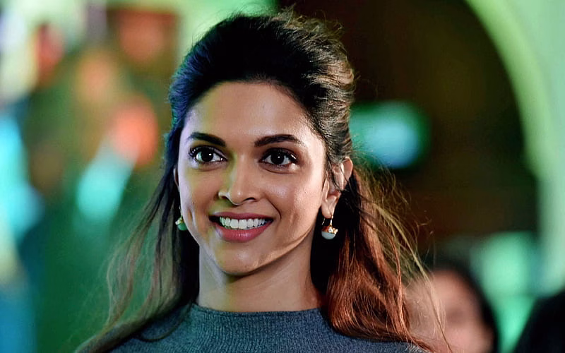 HD-wallpaper-deepika-padukone-indian-actress-portrait-smile-indian-model-beautiful-woman-famous-actresses