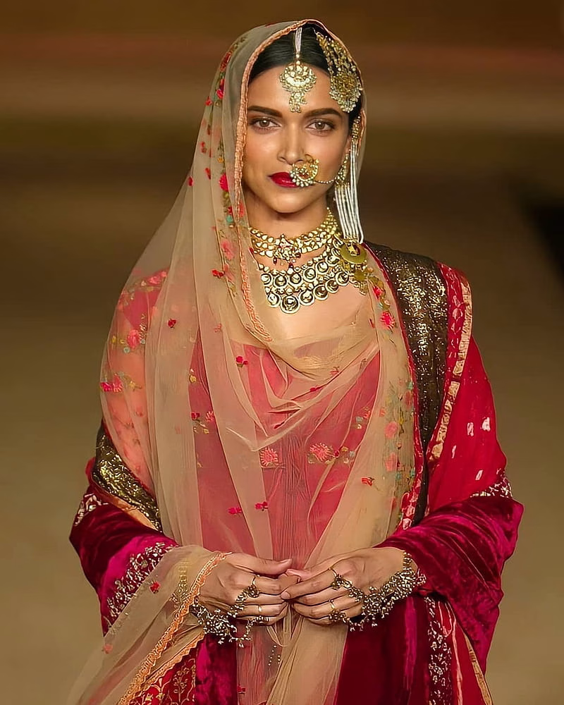 HD-wallpaper-deepika-padukone-saree-lover-bollywood-actress