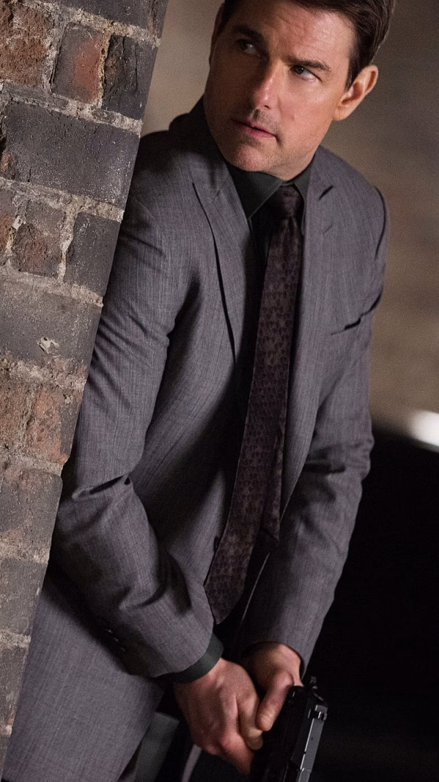 HD-wallpaper-ethan-hunt-ethan-hunt-tom-cruise-superstar-hollywood-celebrity-handsome-agent