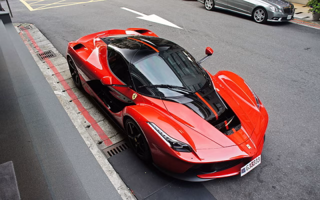 HD-wallpaper-ferrari-laferrari-2017-red-supercar-sports-coupe-italian-cars-ferrari