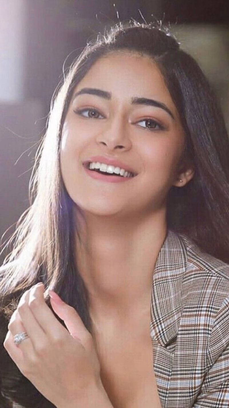 HD-wallpaper-heroine-ananya-pandey