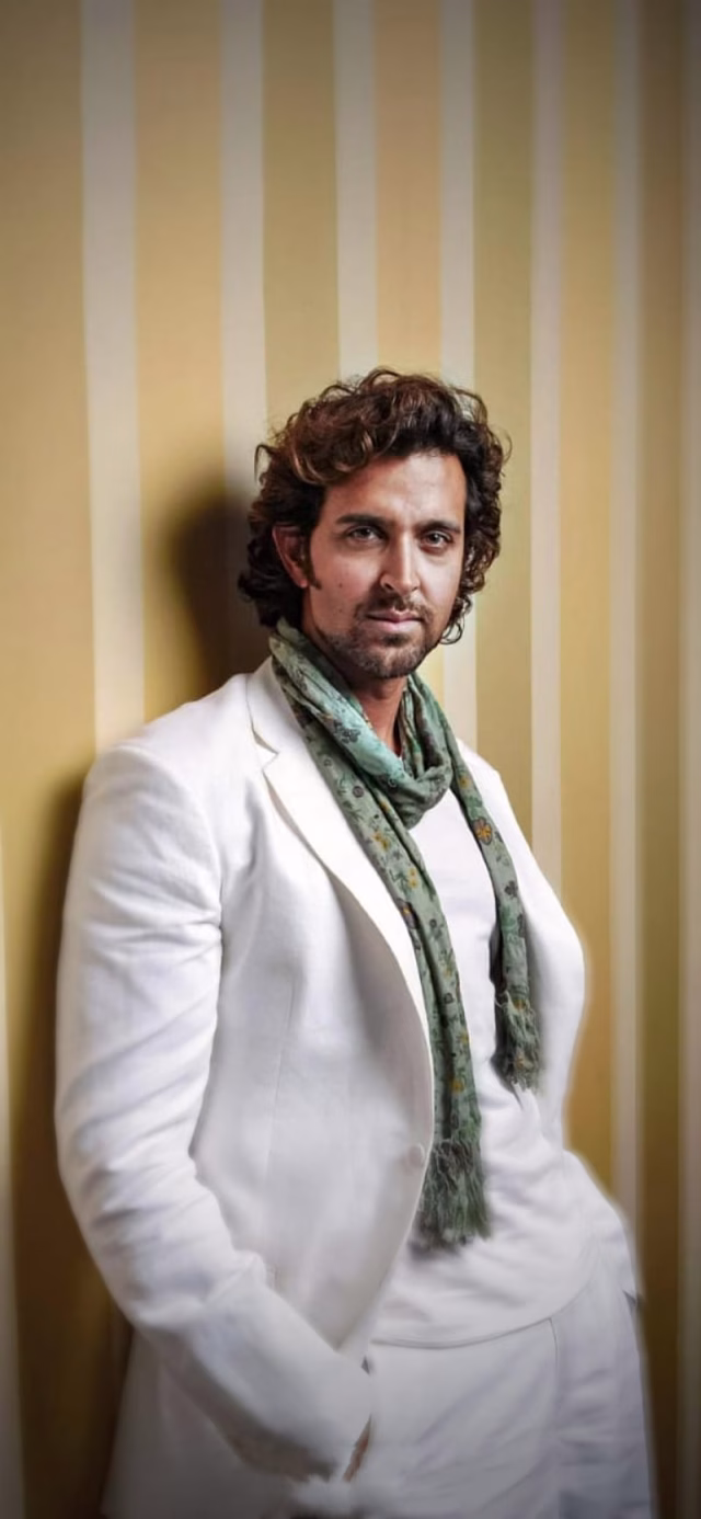HD-wallpaper-hrithik-roshan-bang-bang-hrithik-roshan-war-people-hoot-hrithik-roshan-hoot