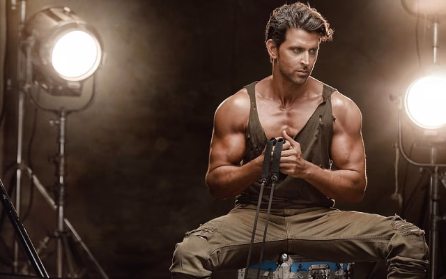 HD-wallpaper-hrithik-roshan-gym-bollywood-indian-actor-hoot-fitness-guys-celebrity