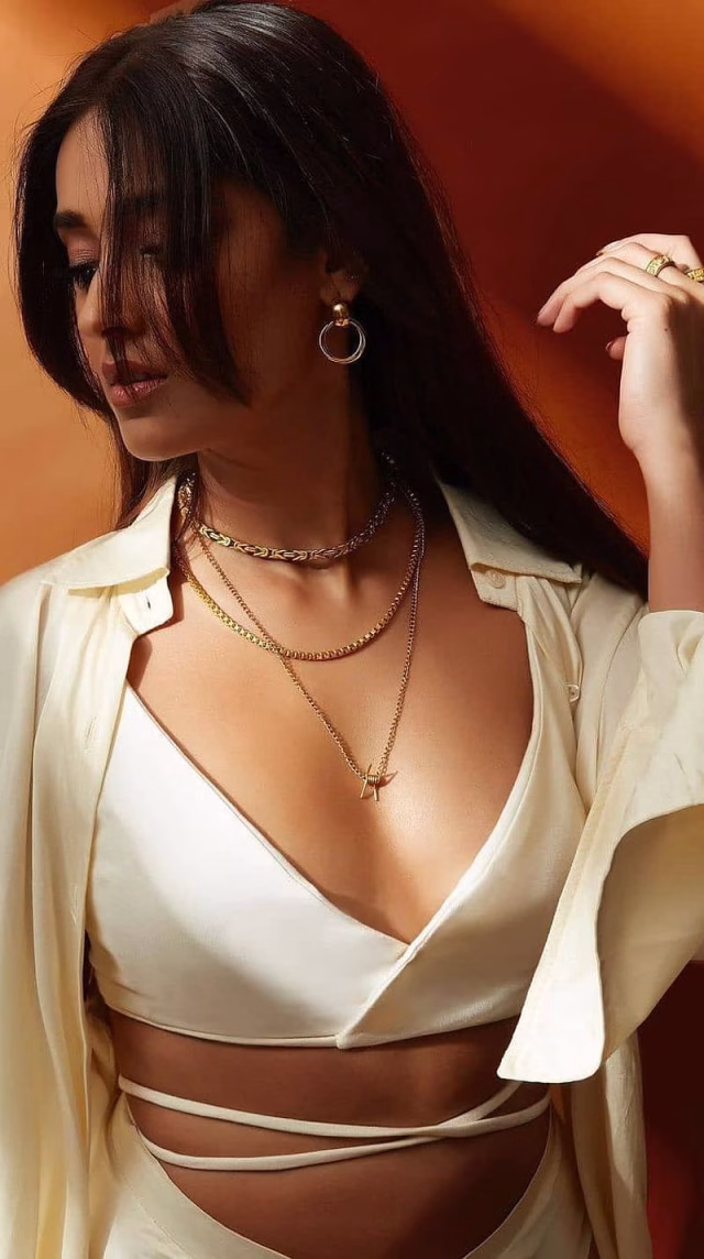 HD-wallpaper-ileana-d-cruz-bollywood-actress-model