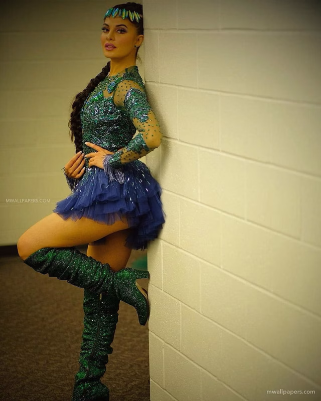HD-wallpaper-jacqueline-fernandez-award-show-beautiful-dance-favourite