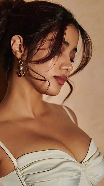 HD-wallpaper-jahnavi-kapoor-bollywood-actress-thumbnail-2