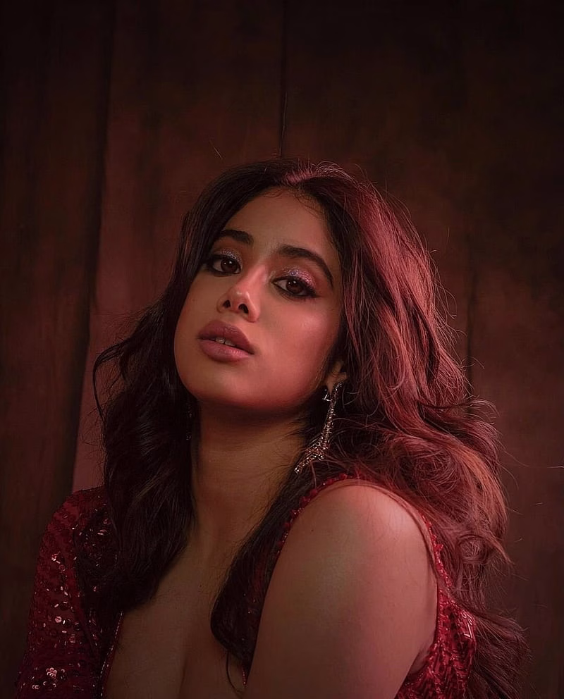 HD-wallpaper-janhvi-kapoor-jaw-layered-hair-actress