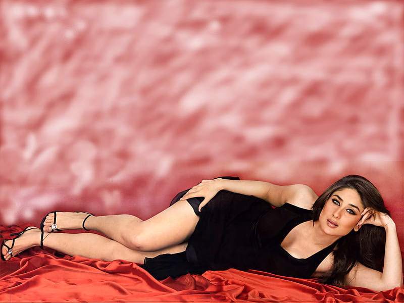 HD-wallpaper-kareena-kapoor-hot-kapoor-legs-kareena-1