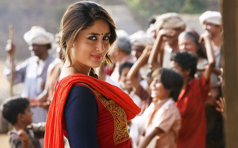 HD-wallpaper-kareena-kapoor-in-desi-suit-kareena-kapoor-indian-celebrities-girls-desi-girls