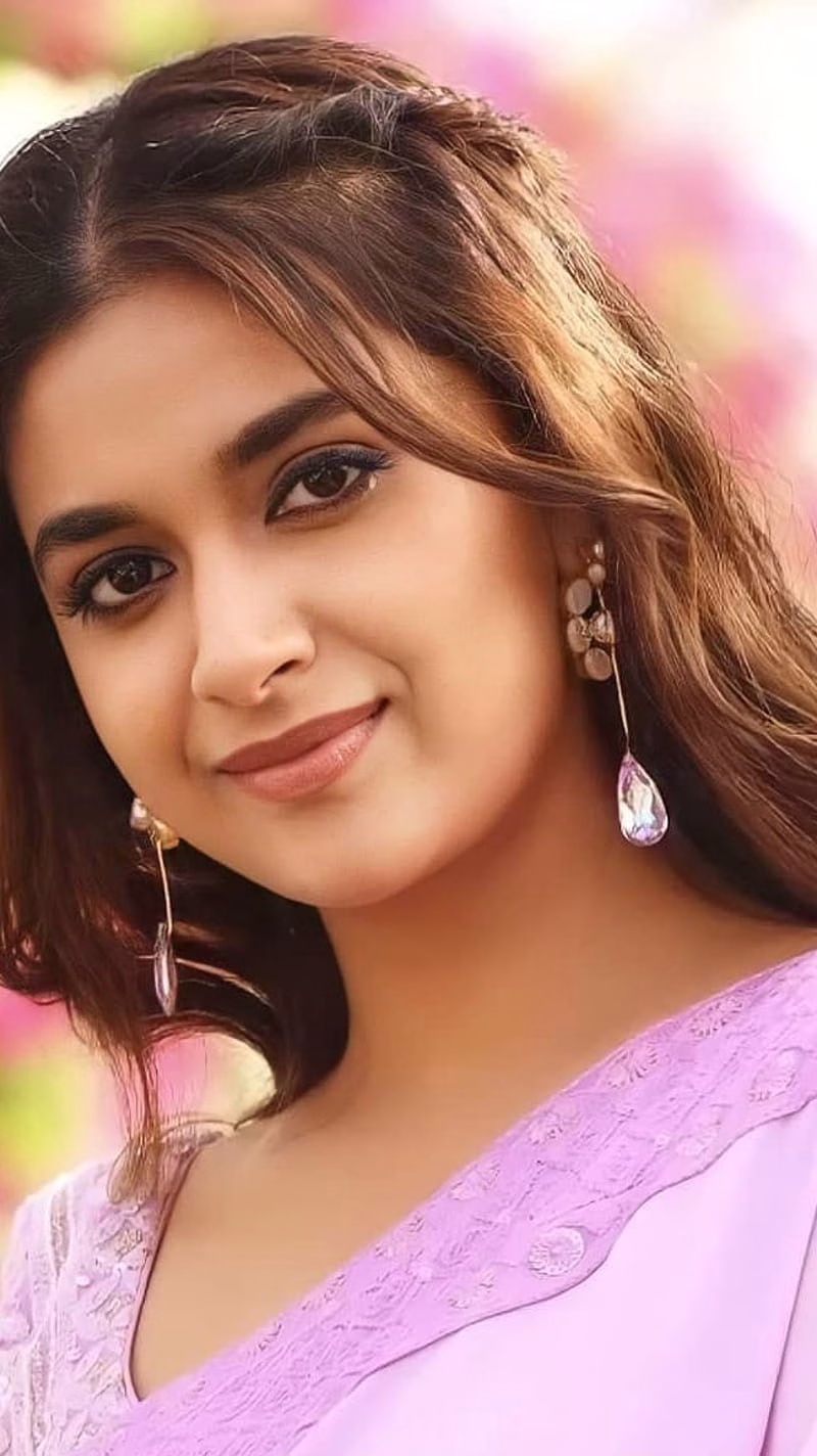 HD-wallpaper-keerthi-suresh-multilingual-actress-saree-lover
