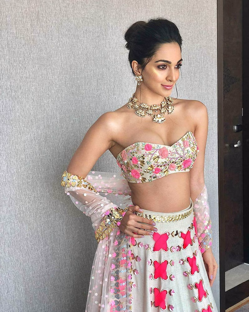 HD-wallpaper-kiara-actress-advani-bollywood-cute-dress-girl-indian-kaira-wedding