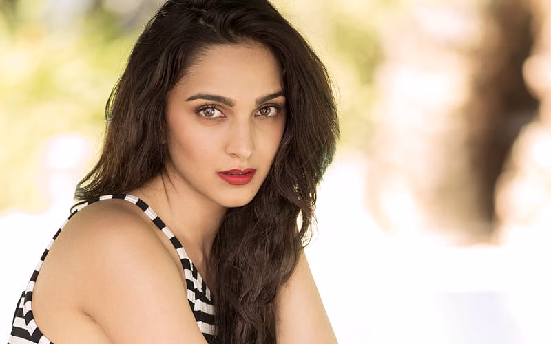 HD-wallpaper-kiara-advani-2018-bollywood-indian-actress-beauty-brunette-hoot