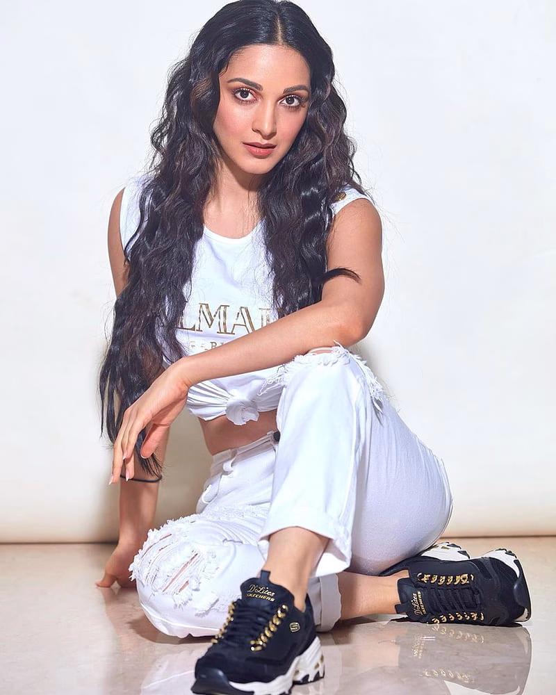 HD-wallpaper-kiara-advani-actress-beautiful-bollywood-indian-beauty-13