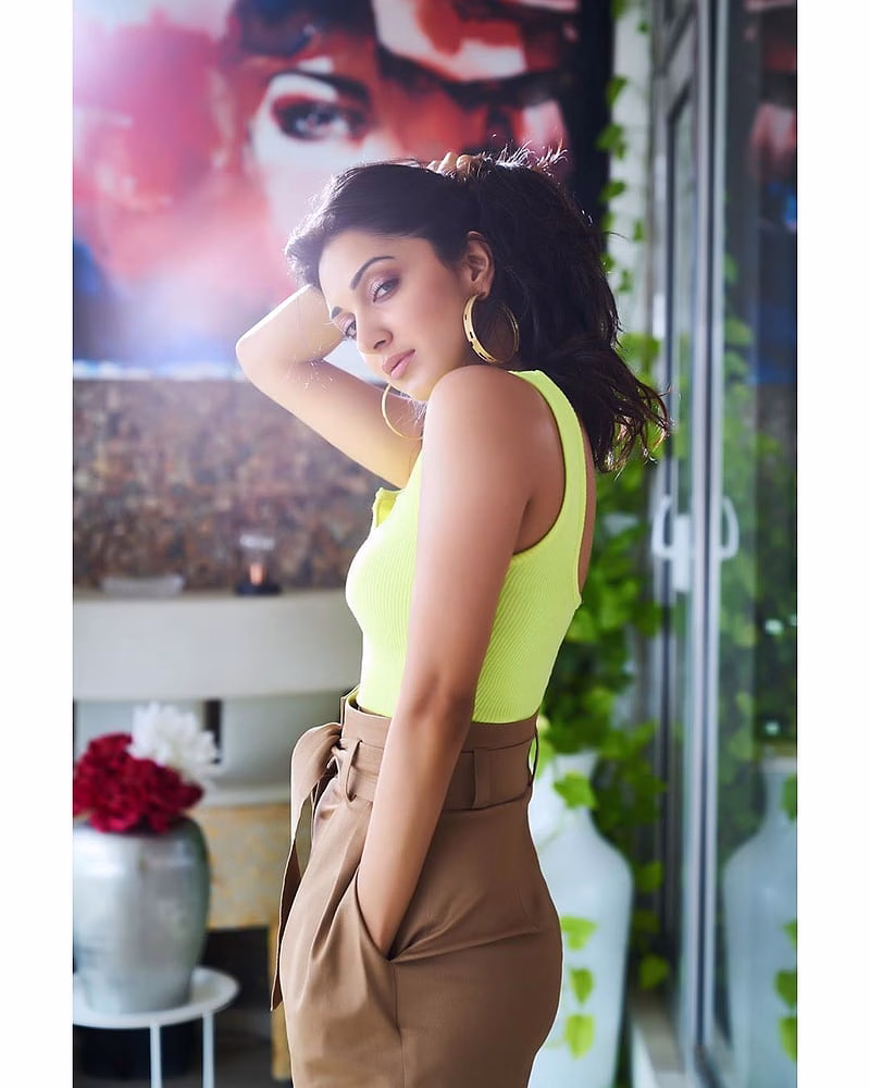 HD-wallpaper-kiara-advani-actress-beautiful-bollywood-indian-beauty-16