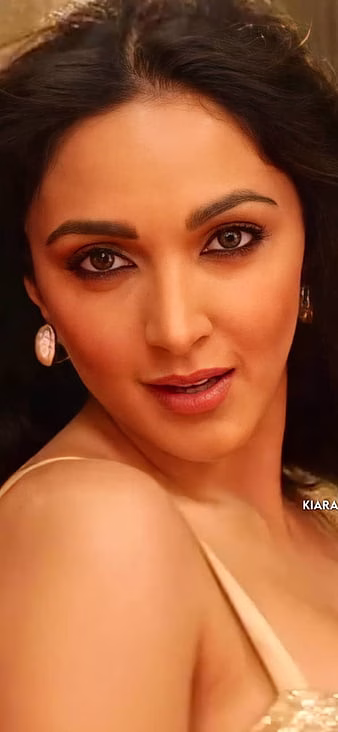 HD-wallpaper-kiara-advani-beautiful-bollywood-thumbnail-12