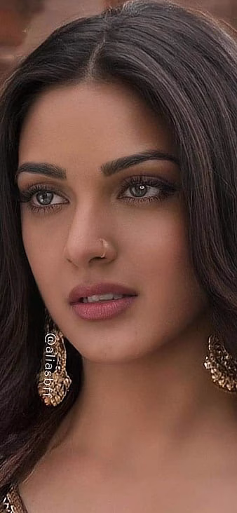 HD-wallpaper-kiara-advani-beautiful-bollywood-thumbnail-6