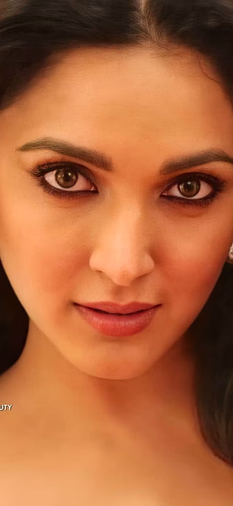 HD-wallpaper-kiara-advani-beautiful-bollywood-thumbnail-7