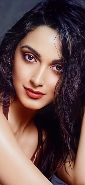 HD-wallpaper-kiara-advani-beautiful-bollywood-thumbnail-9