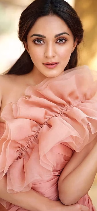 HD-wallpaper-kiara-advani-beautiful-bollywood-tollywood-thumbnail-17