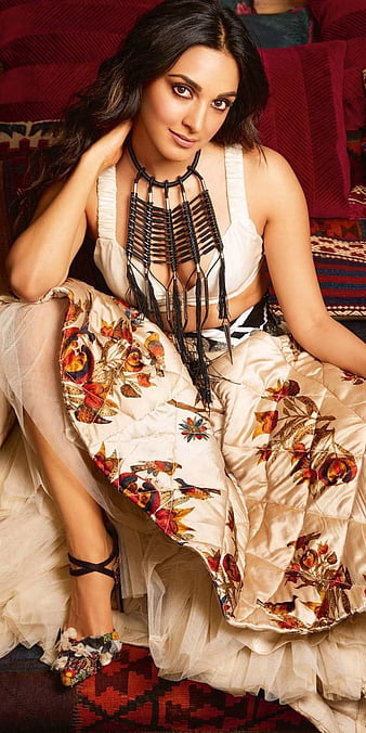 HD-wallpaper-kiara-advani-bollywood-kiara-advani-thumbnail-2