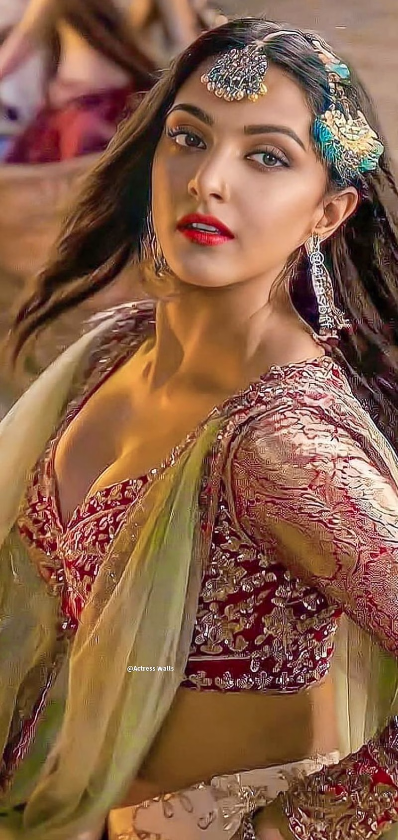 HD-wallpaper-kiara-advani-bollywood-kiara-advani-tollywood-2