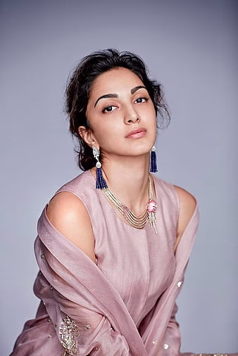 HD-wallpaper-kiara-advani-flash-graphy-hair-thumbnail