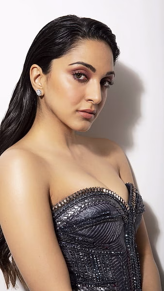 HD-wallpaper-kiara-advani-multilingual-actress-model-thumbnail-1