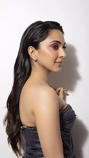 HD-wallpaper-kiara-advani-multilingual-actress-model-thumbnail