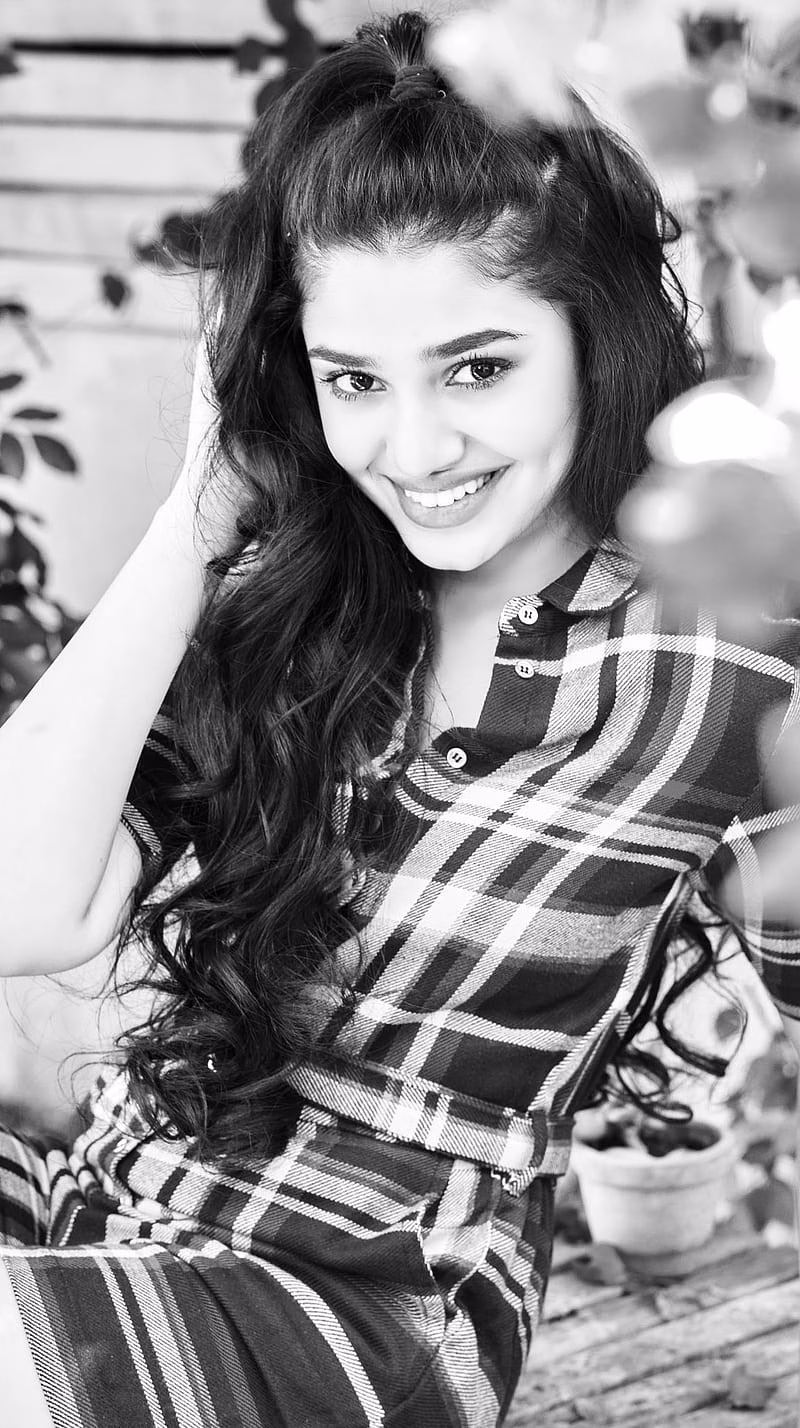 HD-wallpaper-krithi-shetty-suri-surisravs