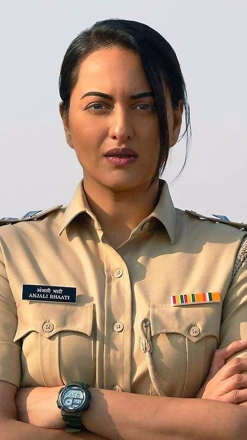 HD-wallpaper-ladies-police-sonakshi-sinha-in-police-uniform-actress-indian-police