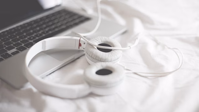 HD-wallpaper-macbook-beats-headphones-apple-macbook-pro-laptop-headphones-computer-beats