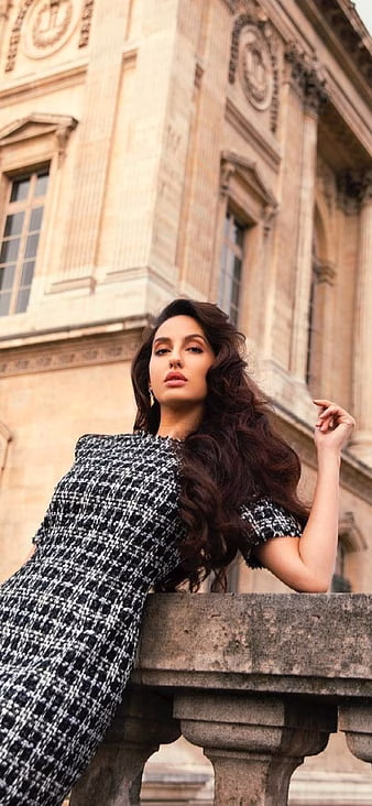 HD-wallpaper-nora-fatehi-beautiful-bollywood-tollywood-thumbnail-31