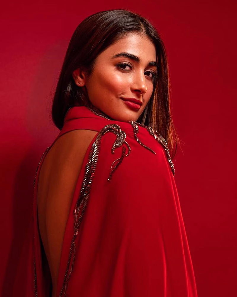 HD-wallpaper-pooja-hedge-bollywood-tollywood-3
