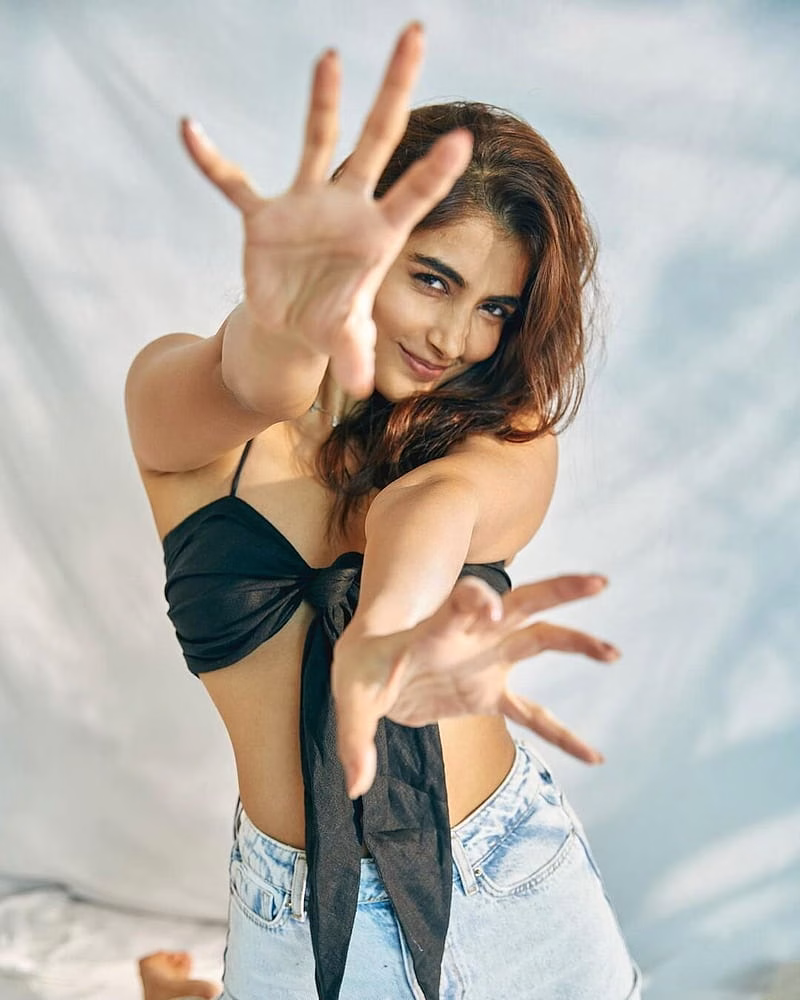 HD-wallpaper-pooja-hegde-flash-graphy-hedge-joint-actress-pooja-hedge