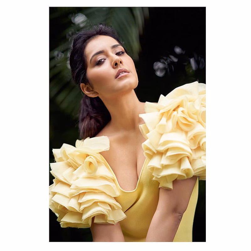 HD-wallpaper-raashi-khanna-hot