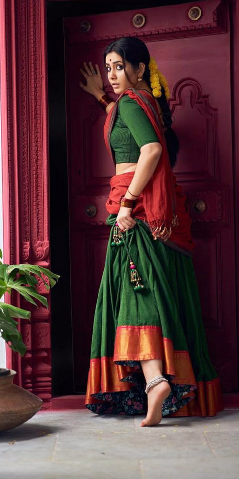 HD-wallpaper-raashi-khanna-navratri-raashi-khanna-tollywood-1