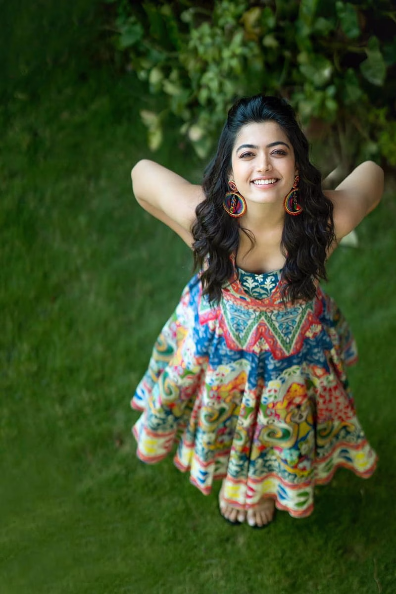 HD-wallpaper-rashmika-mandanna-2