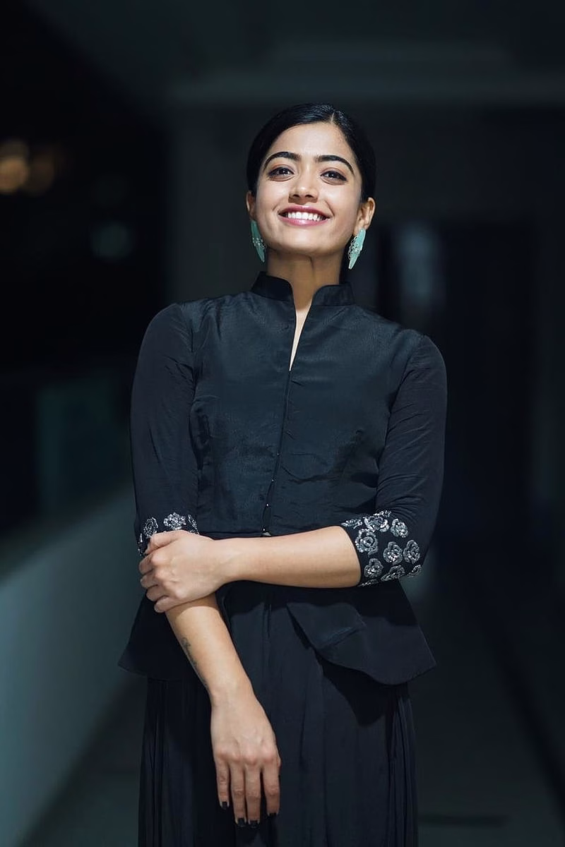 HD-wallpaper-rashmika-mandanna-5