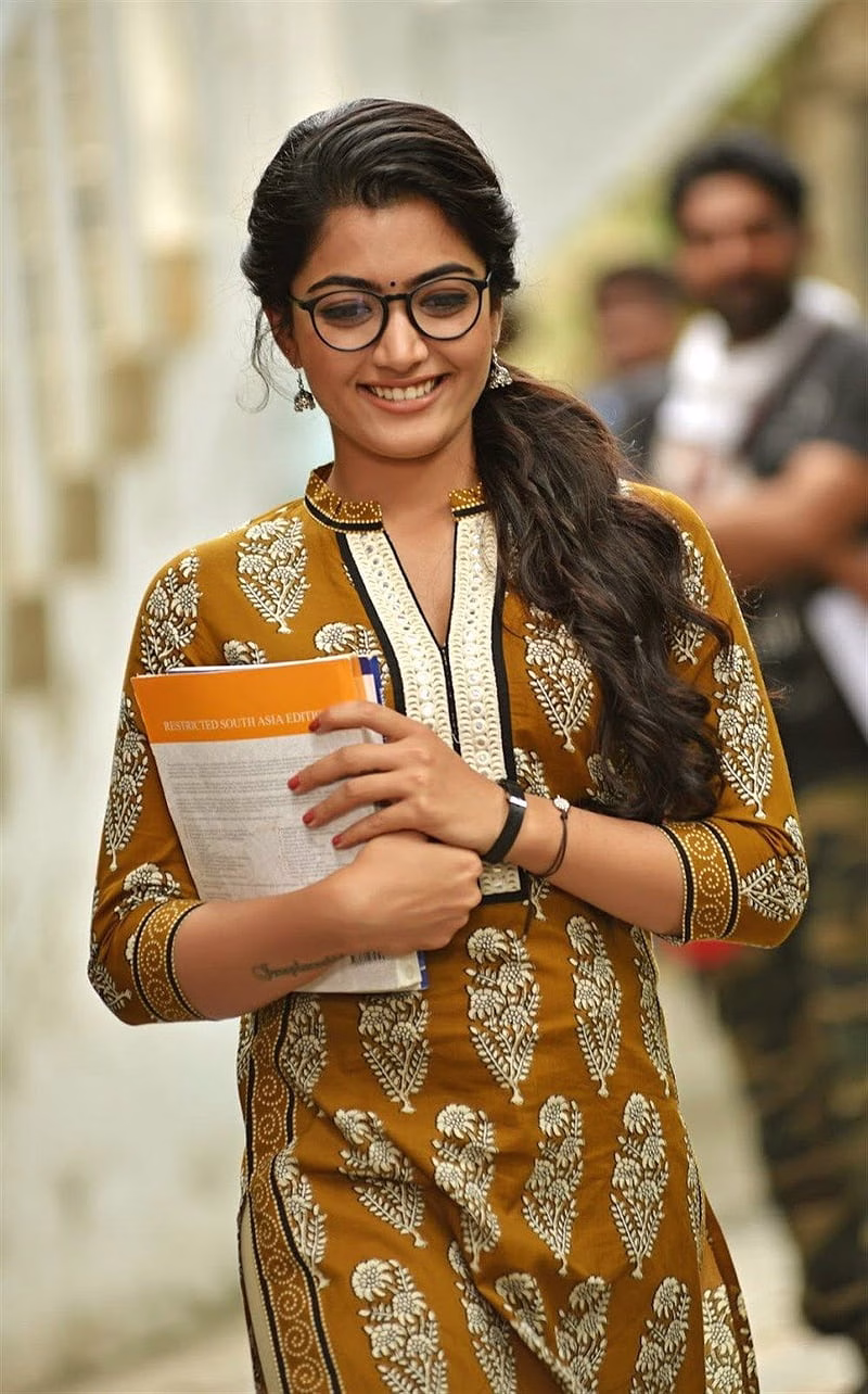 HD-wallpaper-rashmika-mandanna-actress-kannada-rashmika-mandana-rashmikamandana-rashmikamandanna-telugu-17