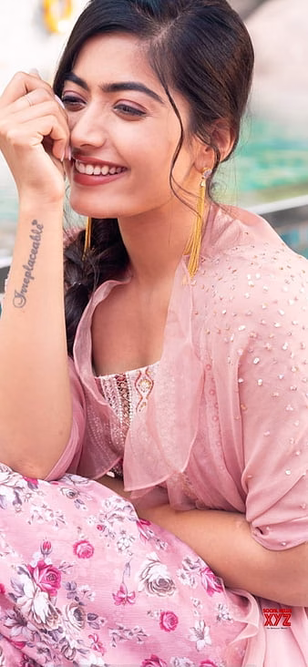 HD-wallpaper-rashmika-mandanna-beautiful-bollywood-tollywood-thumbnail-4