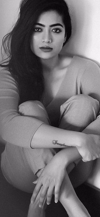 HD-wallpaper-rashmika-mandanna-bollywood-tollywood-thumbnail-2