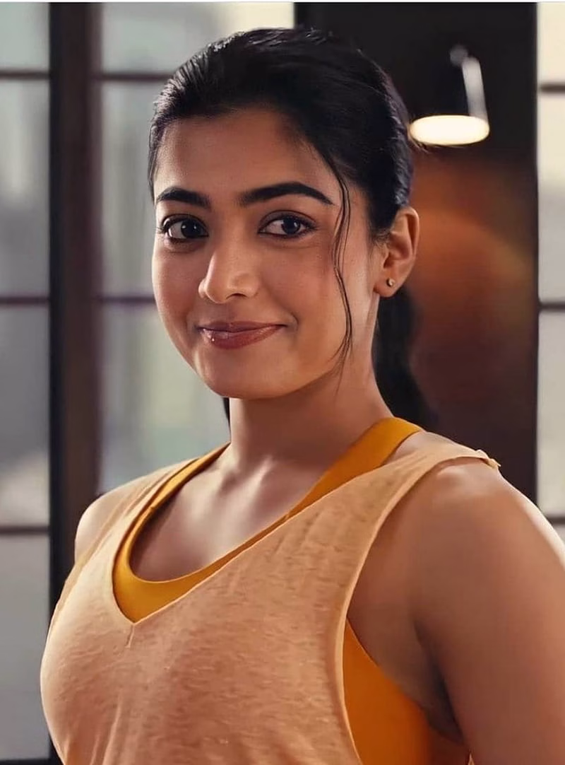 HD-wallpaper-rashmika-mandanna-lip-fitness