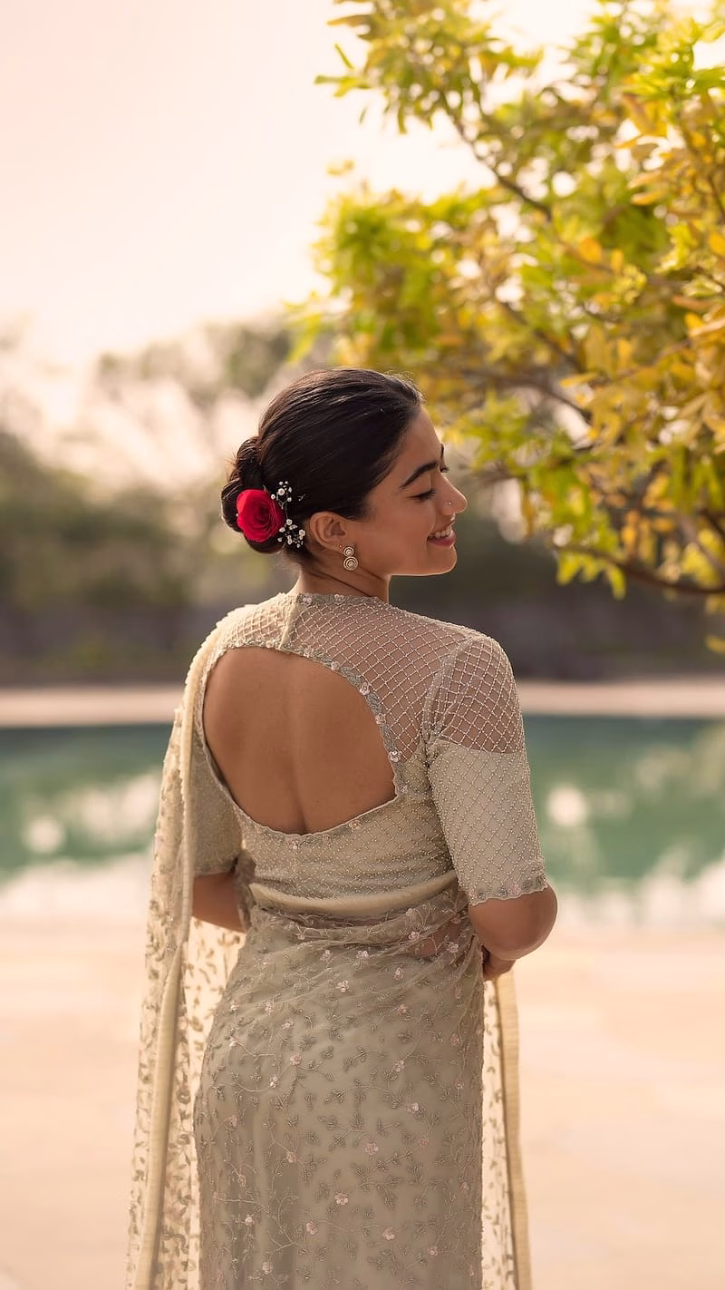HD-wallpaper-rashmika-mandanna-live-backless-saree-actress