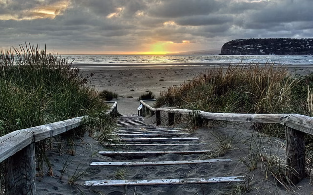 HD-wallpaper-rays-beach-windows-11