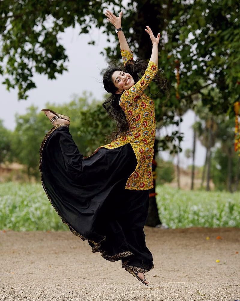 HD-wallpaper-sai-pallavi-actress-angel-dance-malayalam-actress-saipallavi-telugu-actress