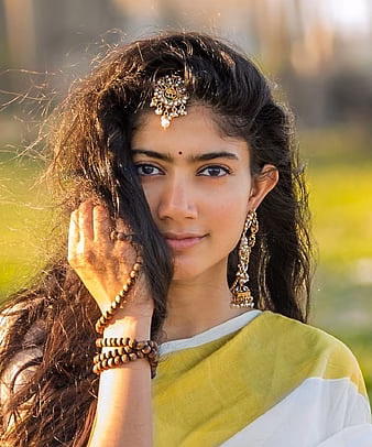 HD-wallpaper-sai-pallavi-actress-malayalam-saipallavi-saree-telugu-thumbnail-1